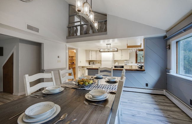 Killington Mountain Home! HotTub & 5 min to Skiing! 3 Bedroom Home by RedAwning - Foto 19