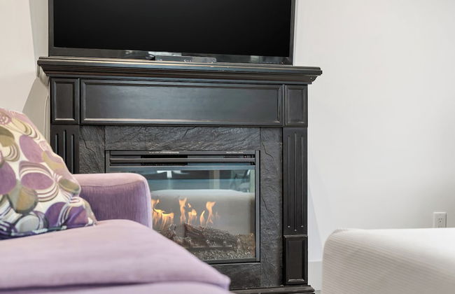 Elevated Escapes 2BR Suite Overlooking Lake - Foto 23