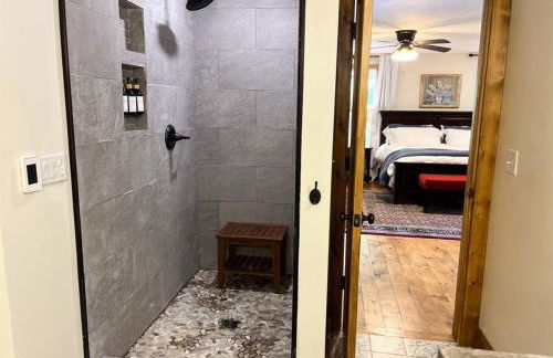 Secluded with Hot tub, Pool table, Arcade, Fishing andTheater Room - Photo 17