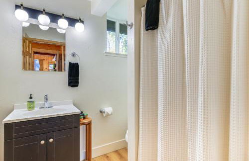 Walk to Golf, Lake Twain Harte Cabin with Fireplace - Photo 10