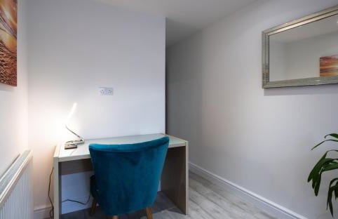 Award Winning Beautiful House in South Cambridge, 14-Min Drive to the City Centre, Free Parking, No Sofabeds, Sleeps 6 - Photo 15