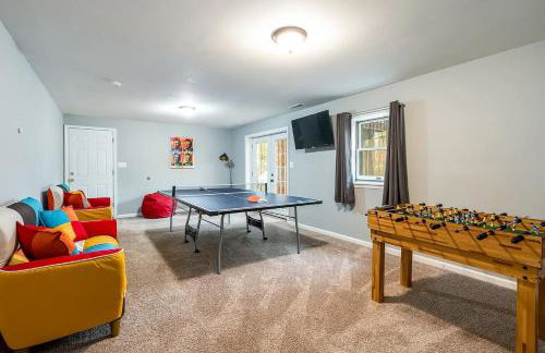 Hot Tub, Deck&Grill, Game Room, WiFi at Cute Cabin - Foto 8