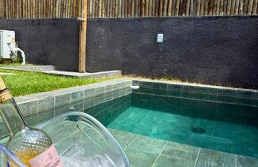 MHV Milagres - Studio Guadalupe 05, quarto e sala privativo a poucos metros da Praia do Marceneiro - Foto 5