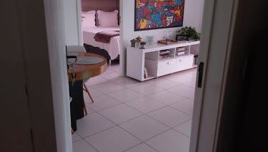 Flat Riocentro- Ótima localização- Bares e praias - Foto 2