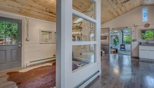 Cozy Modern House seconds from Roaring Fork River - Photo 4