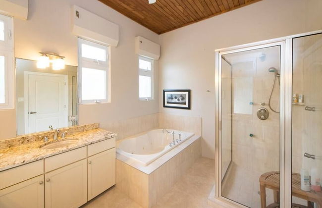 Peaceful Ocean Front Beach House in Bodden Town - Photo 13