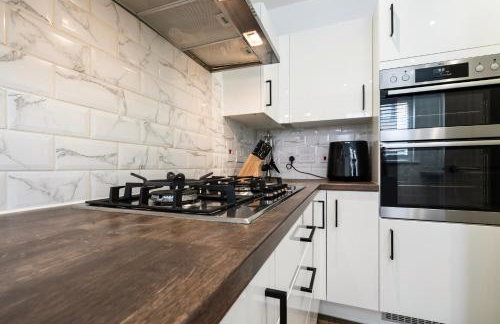 London 4-Bed in Coulsdon, 20 mins Gatwick, Parking - Foto 10