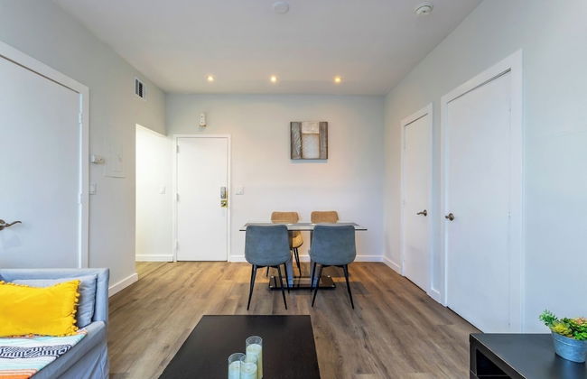 Coastal 2BR Escape | Walk to Beach & 2 Queen Beds - Foto 49