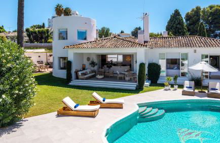 VACATION MARBELLA I Villa Moss, Golf-front, Swimming-pool, Minutes from the Marina and the Beach - Photo 9