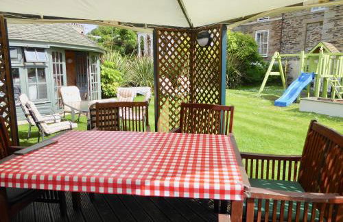 Simply the best ! 4 min walk to Beach, Pubs, Restaurants, Shops, Htd Pool, Hottub, Games rm, 1 acre Garden, BBQ's Coast to Coast cycle path, Beautiful, Bassets acre, Only six 1-3 bedroom SUPERB apartments, Free Parking and WIFI - Foto 19