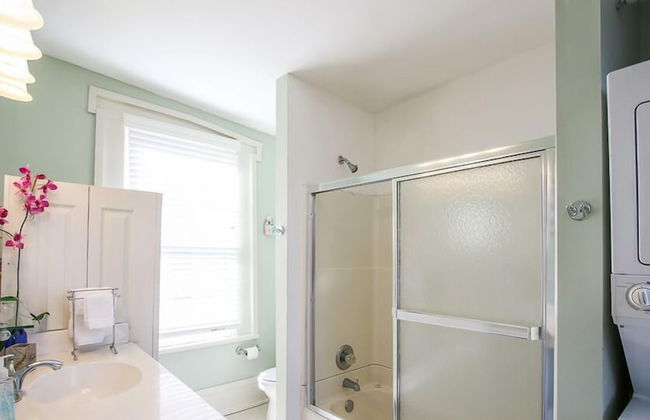 Artist's House Upper Apt Walk to Forsyth - Photo 41