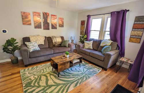 Fenced backyard, deck, pet-friendly home - Photo 7