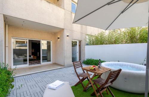 HostWise – Modern Flat w/ Terrace | Near the Beach - Photo 29