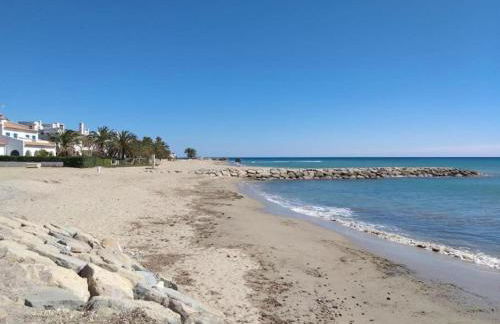 Small building with 4 apartments close to the beach - Foto 15