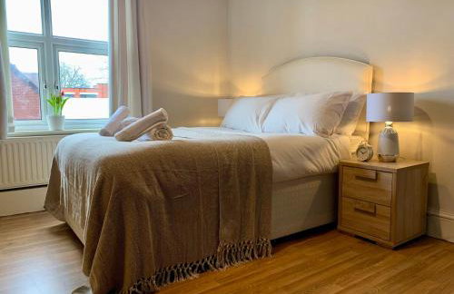 6BR Home with Parking Near Wolverhampton - Foto 9
