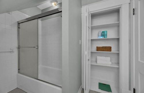 Oakley Square 3br Charmer - Total Walkability 3 Bedroom Home by RedAwning - Foto 36