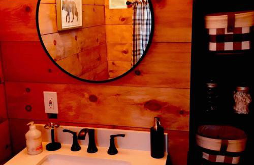 The Birches Cabin, at home in the woods! - Foto 10