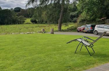 3 Bedroom Barn Conversion with HOT TUB-Garden View - Ty Cerrig Barn - Photo 21