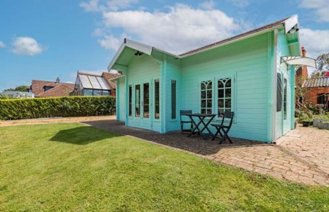 Host Stay Violet Lodge - Photo 1