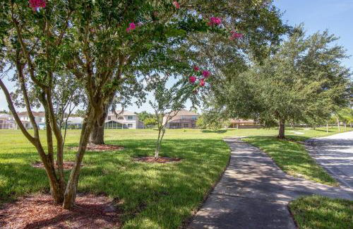 Fully Refurbished Vacation Home with South Facing Pool and Spa with Lake View in Quiet Community Nr Disney - Foto 43