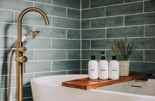 @ Marbella Lane - Vibrant & Chic Designer Home - Photo 67