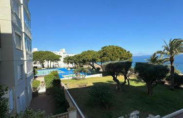 Stylish Seaview Apartment - Photo 38