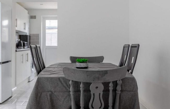 Spacious & Newly Renovated 4BD House East Ham! - Foto 39