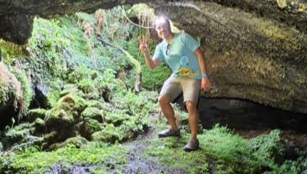Explorando as grutas vulcânicas