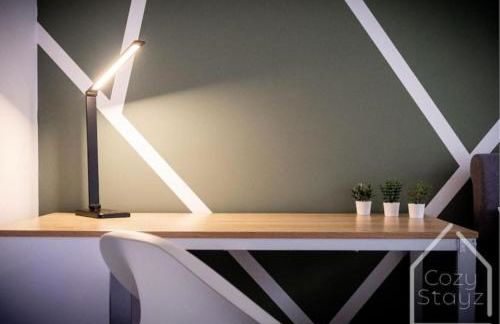 Beautiful 5 Bedroom Home in the City Centre with gated parking - Foto 18