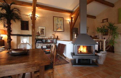 Gîte familial avec terrasse panoramique et cheminée, idéal pour randonnées près de Retournac - FR-1-582-355 - Foto 2