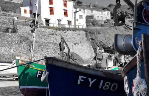 Unique Retreat - 2 bedroom cliff top cottage with large terrace - Photo 28