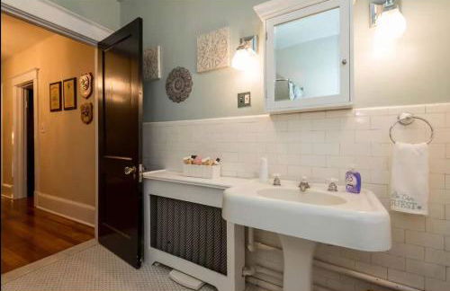 Historic Row Home 1 Block from Gate 1 at USNA - Foto 28