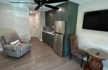 Cozy Couples Retreat 10 minutes to Beach & Downtown - Foto 5