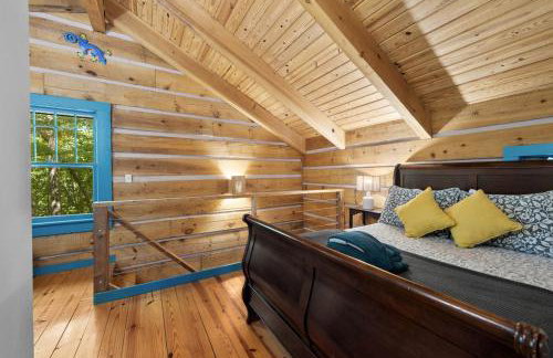 Beautiful Rustic Cabin Surrounded by Nature with Incredible Views and a Wrap-Around Deck for an Amazing Glamping Experience in Marshall, NC - Foto 24