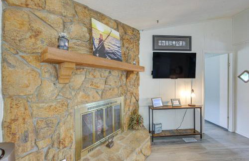 Lakefront Gun Barrel City Home with Dock and Deck - Foto 5