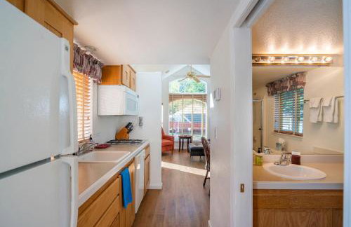 Luxury Cottage with Furnished Deck in Trinity, California - Foto 7