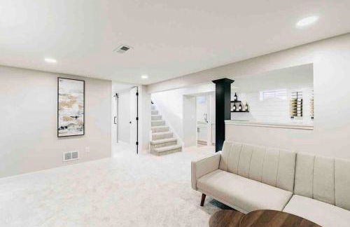 Beautiful luxury home freshly renovated with big yard, seating & grill pad - Foto 23