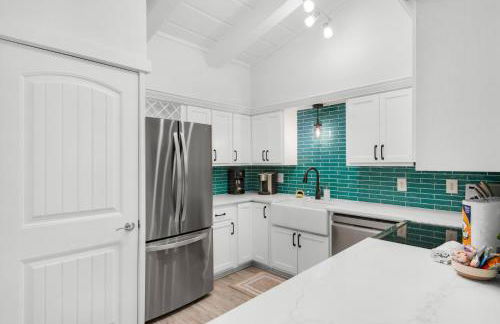 Steps to the Beach Pool Courts Family Fun - Foto 12