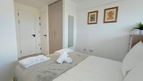 1 Bedroom Duplex Apartment in Manchester - Foto 3, towels, wardrobe