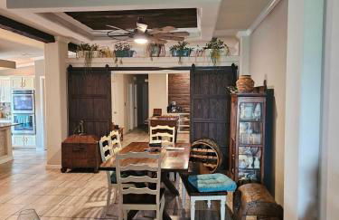 Huge 3k SQ FT Waterfront Home - Photo 4