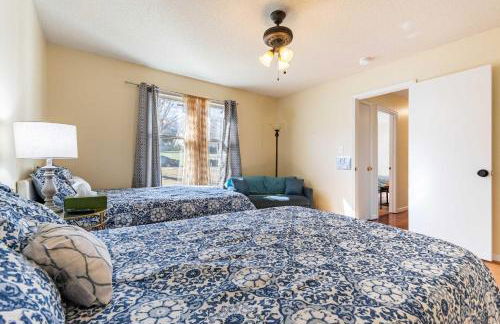 Stylish Home with BBQ Patio Prime Greensboro Spot - Foto 14