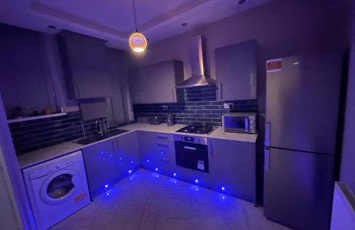 1 Bed Flat - Sleeps 2 - Hot Tub - Parking - Wifi - Photo 18