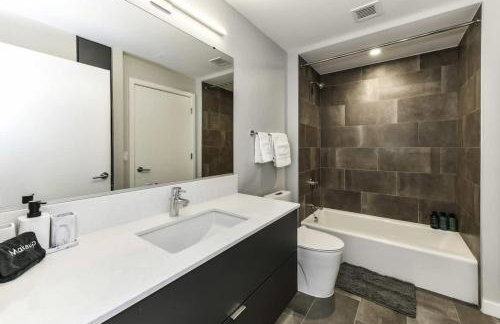 2BR Urban Retreat Gym Parkng and Scenic Rooftop - Foto 5