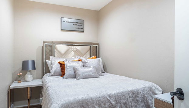 Lamar Suites by Avantstay 2 Homes w/ Shared Pool - Foto 2, Habitación