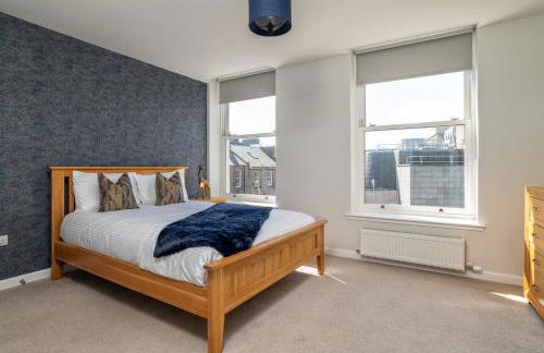 Central comfort and explore nearby cafes - Photo 11