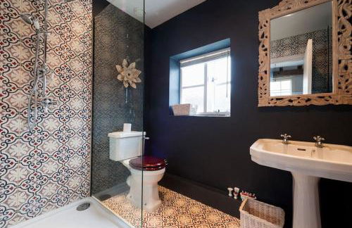 Charming Tudor riverside house - Foto 22