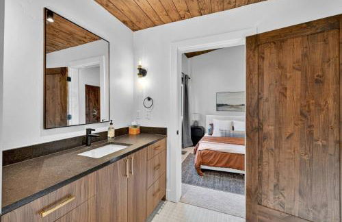 The Luxe House | Upscale Cabin w/ Hot Tub & Fire Pit! - Foto 61