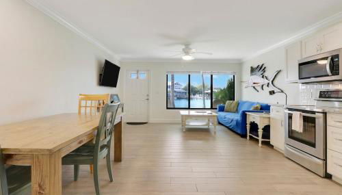 Sailfish Suites 5 - Waterfront Lodging - Photo 4