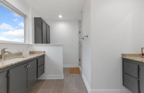 Lakefront Retreat Sleeps 15 Starlink Internet - Foto 9