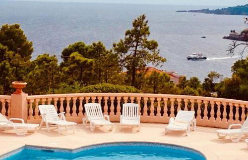 Panoramic Sea View Villa in private residence with pool - Photo 15